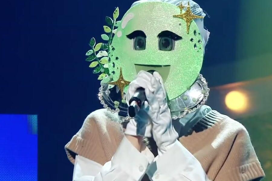 Une membre du groupe de filles émerveille avec ses voix claires et lumineuses sur «The King Of Mask Singer»