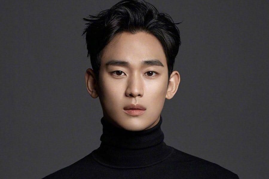 Kim Soo Hyun montre son soutien au réalisateur de 