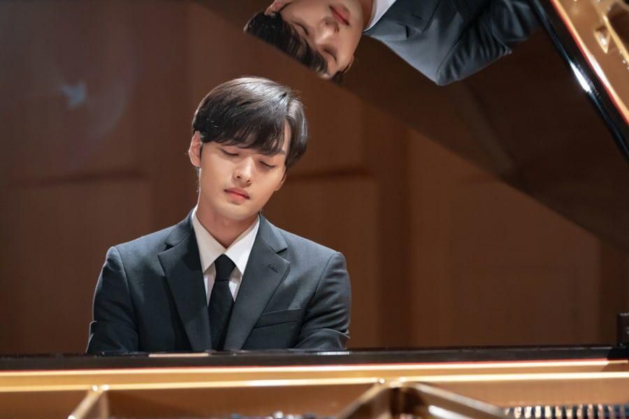 Kim Min Jae fait une performance au piano sincère sur 