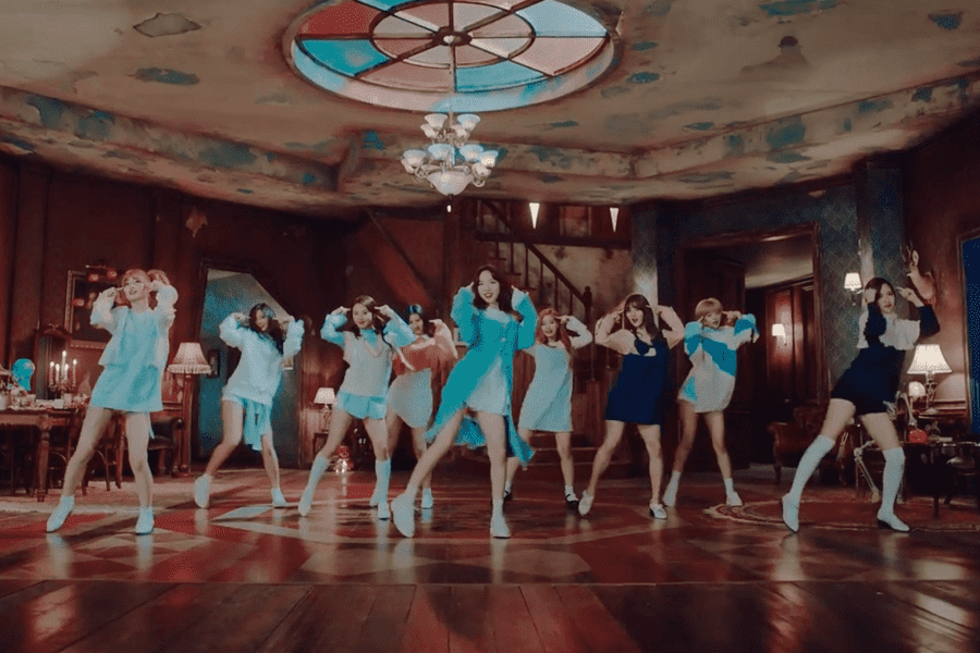 «TT» de TWICE devient le premier clip vidéo à atteindre 550 millions de vues