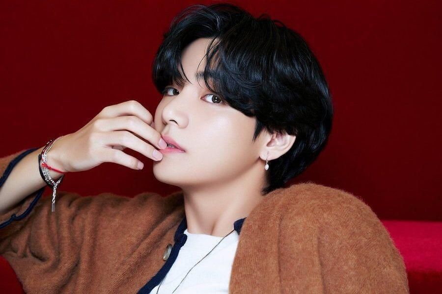 Le V de BTS est le premier à jouer dans les photos conceptuelles du prochain album «BE»