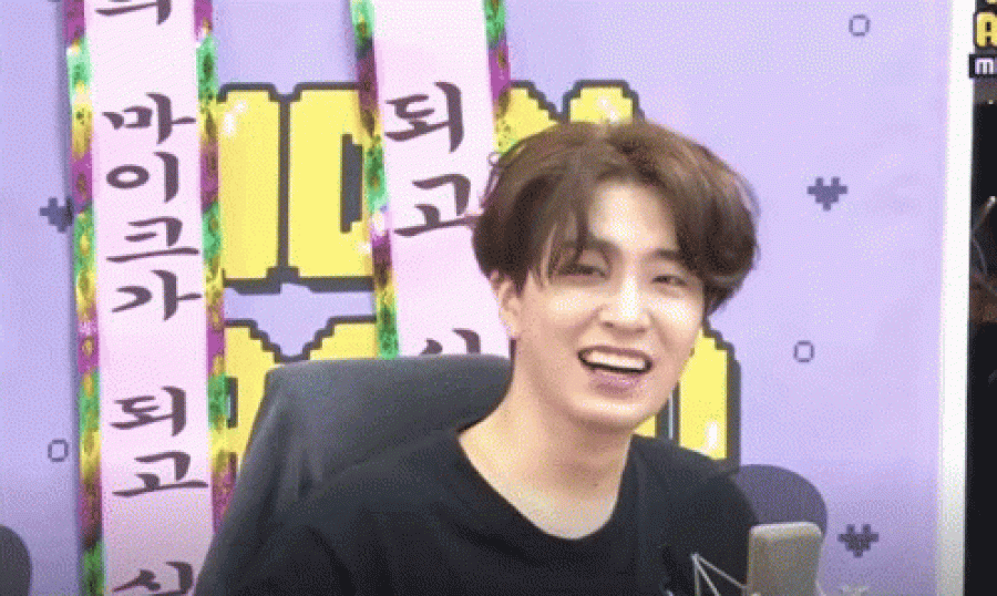 https://tenor.com/view/got7-youngjae-choi-youngjae-main-vocalist-kpop-gif-17803165