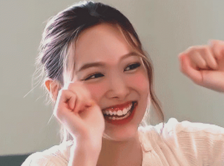 https://tenor.com/view/twice-nayeon-gif-19549318