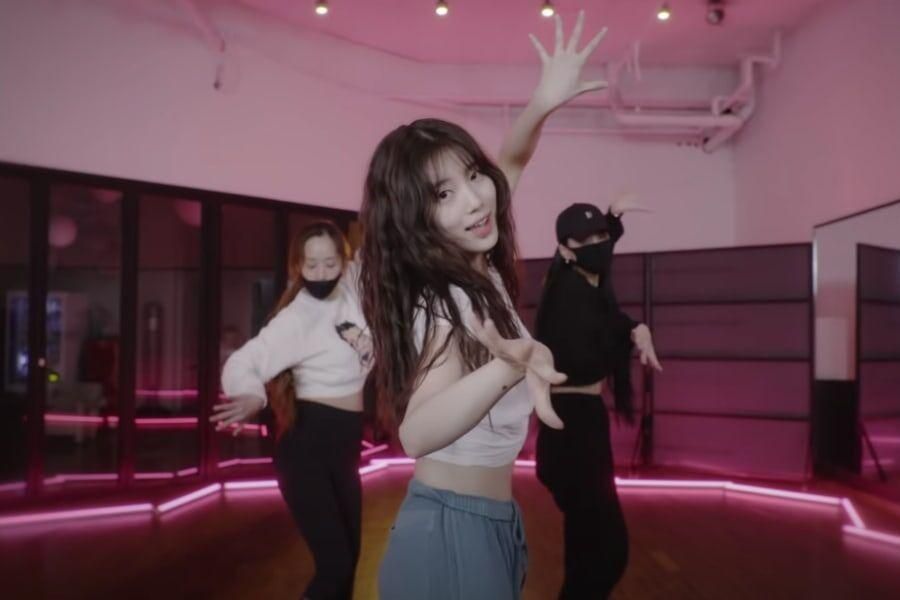 Suzy surprend les fans avec la version 2021 de la pratique de la danse de «Oui non peut-être»