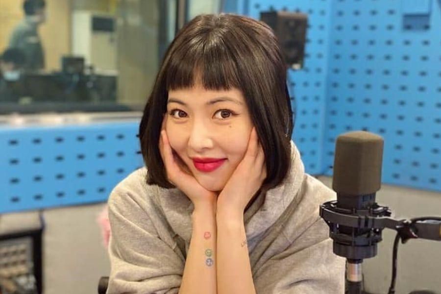 HyunA parle de la chorégraphie de «I'm Not Cool», de la visite surprise de DAWN à l'enregistrement d'un spectacle, et plus