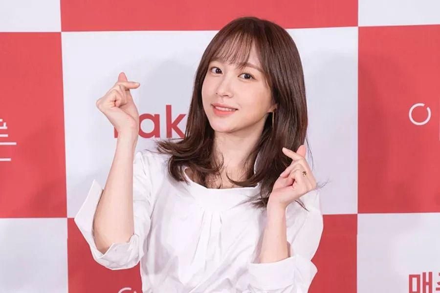 Hani d'EXID parle de vouloir sortir avec un jeune garçon pour la première fois + les membres de son groupe manquants