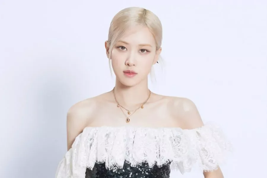 Rosé de BLACKPINK bat le record des meilleures ventes d'albums de la première semaine pour l'artiste solo féminine en une journée avec «R»