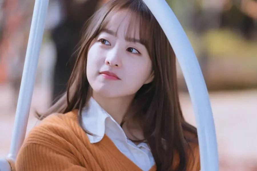 Park Bo Young dégage une douce chaleur alors qu'elle se transforme en monteuse pour le prochain drame «Doom At Your Service»