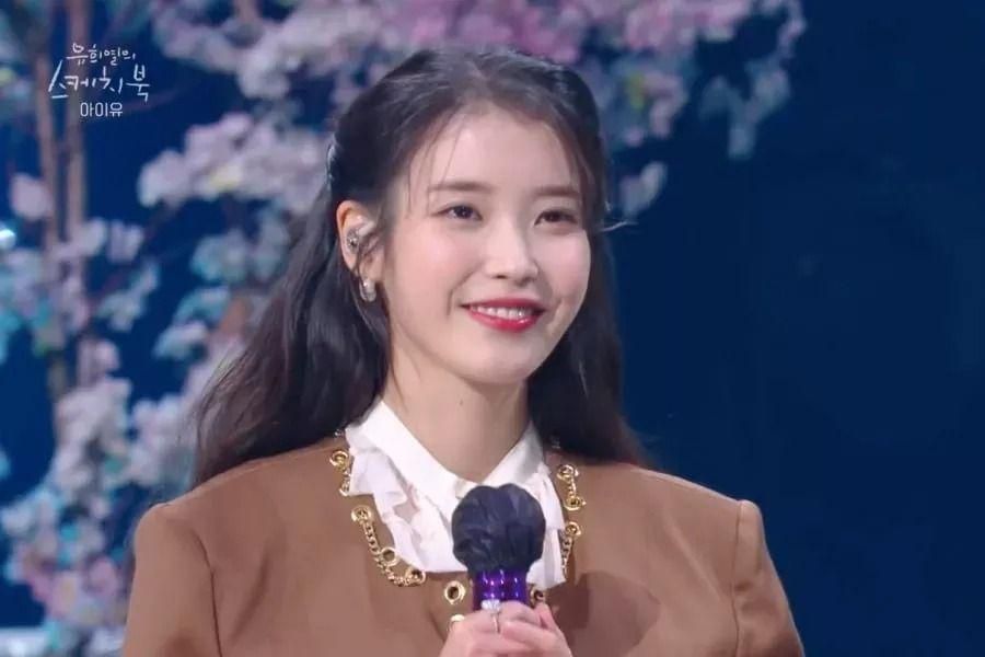 IU révèle laquelle de ses chansons elle pense résume sa vingtaine + elle chante «Celebrity» en direct pour la première fois