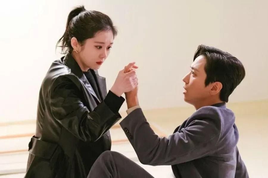 Jang Nara et Jung Yong Hwa de CNBLUE ne peuvent cacher leur perplexité lorsqu'ils découvrent quelque chose de choquant dans «Vendez votre maison hantée»