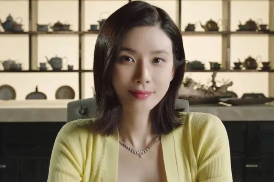 Lee Bo Young partage des informations sur son personnage et pose une question dans le teaser du prochain drame «Mine»