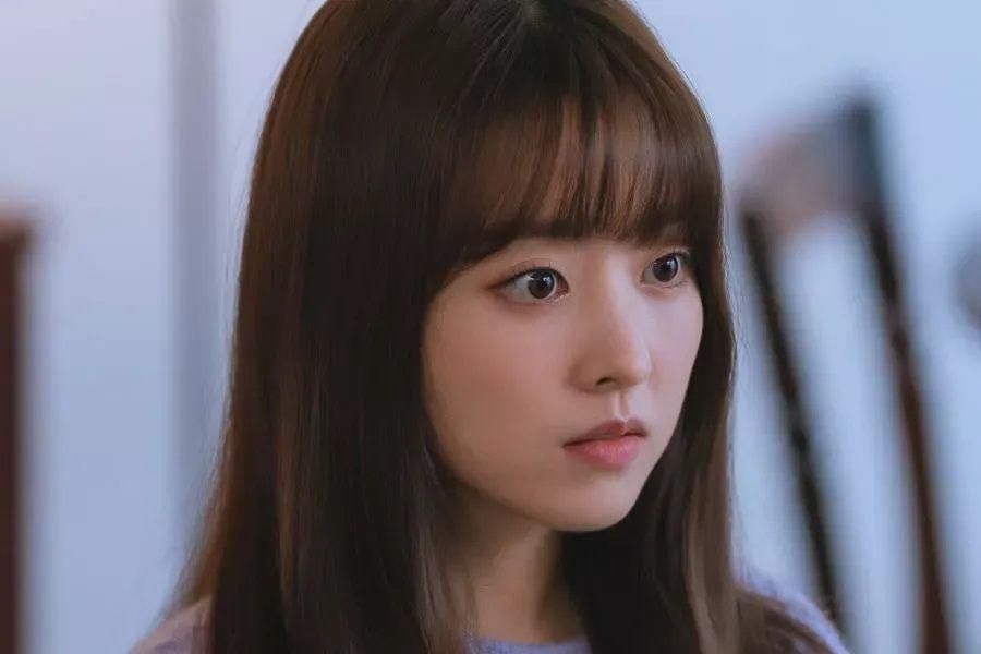 Park Bo Young a du mal à traverser des moments difficiles avec «Doom At Your Service»