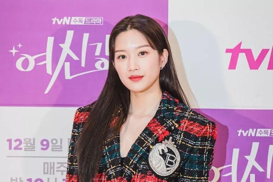 Moon Ga Young renouvelle son contrat avec KeyEast