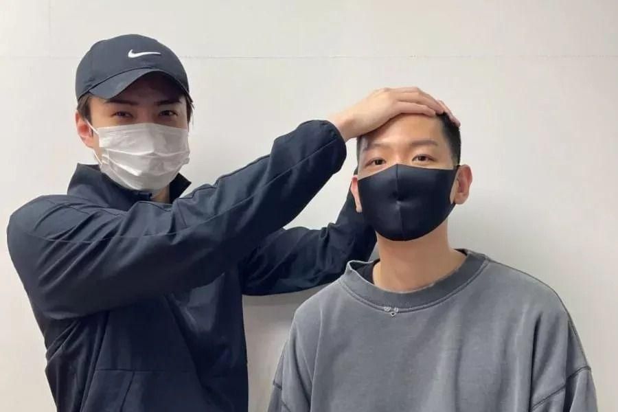 Baekhyun d'EXO s'engage dans l'armée + pose avec Sehun après s'être coupé les cheveux