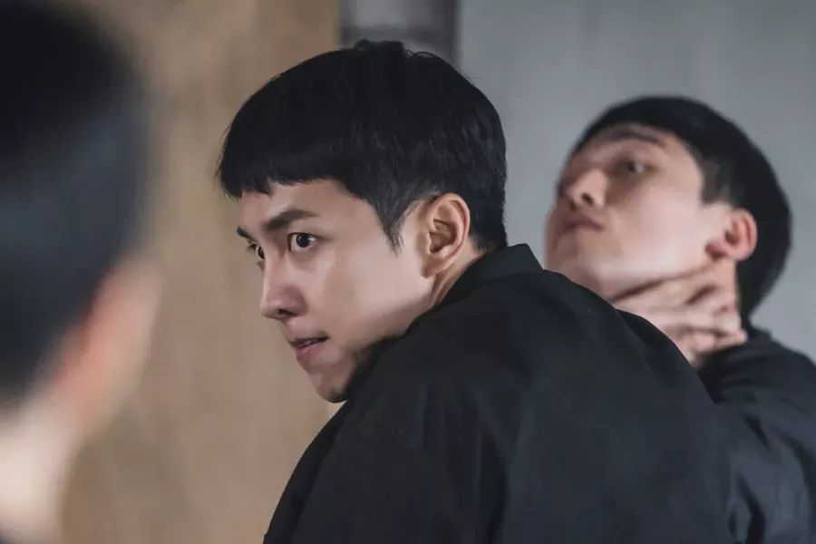 Lee Seung Gi traite avec acharnement de mystérieux agresseurs dans 