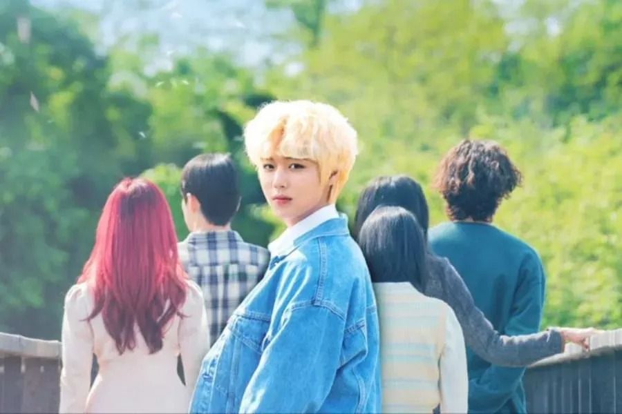 Park Ji Hoon a un look étrange dans l'affiche de «À distance, le printemps est vert»