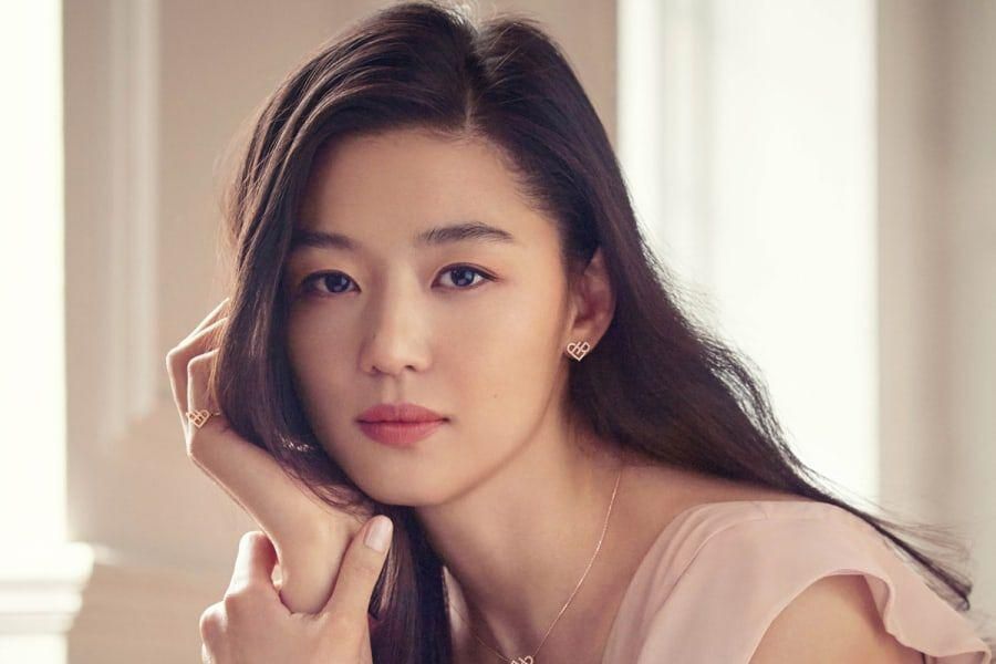 L'agence de Jun Ji Hyun dément les rumeurs de divorce et intente une action en justice