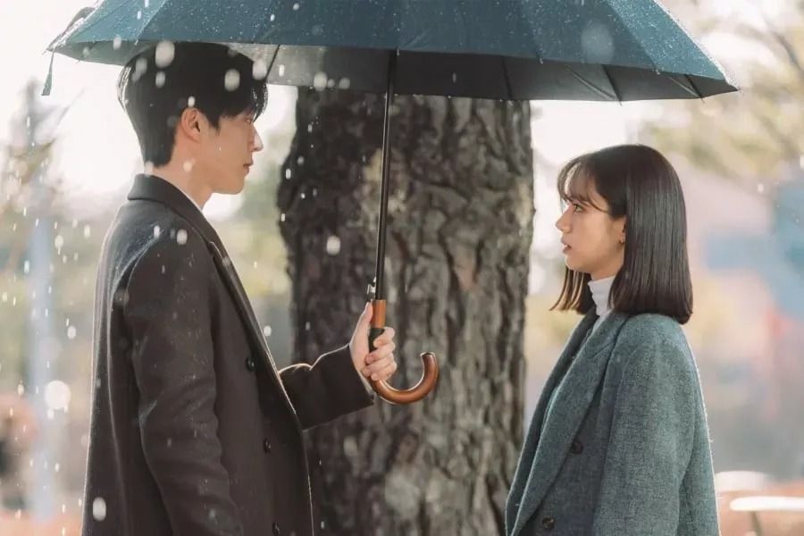 Jang Ki Yong va au secours de Hyeri sous la pluie dans 