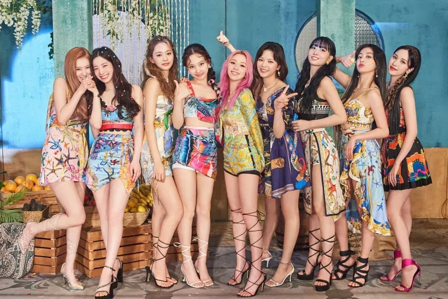 TWICE entre dans l'histoire de Billboard en tant que premier groupe féminin (de n'importe quel pays) à atteindre la première place du classement des meilleures ventes d'albums avec un EP.