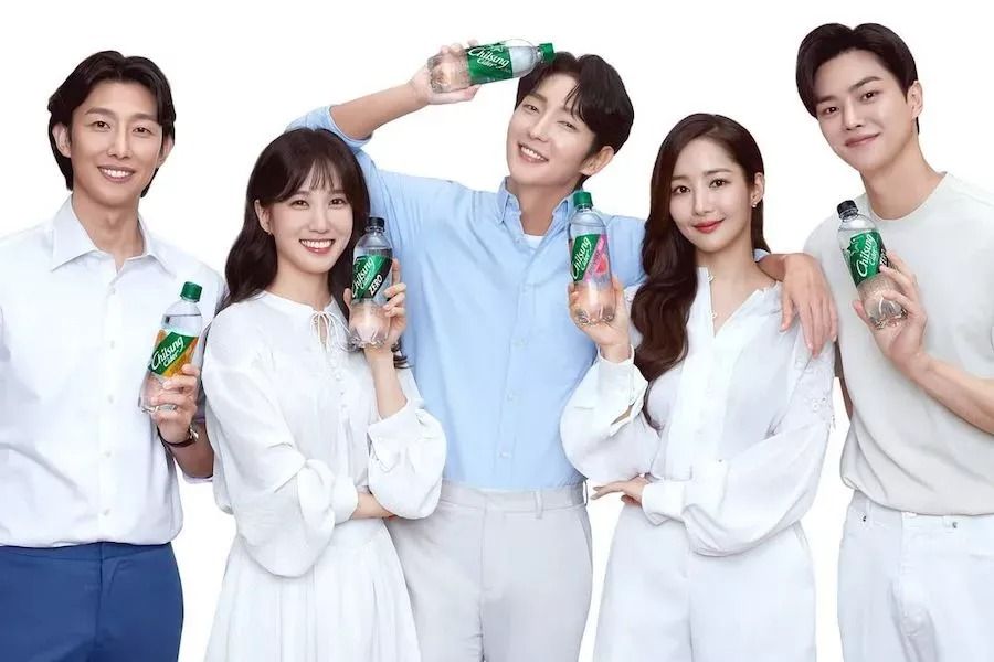 Lee Joon Gi, Park Min Young, Song Kang, Park Eun Bin et Kang Ki Young Star dans une pub ensemble