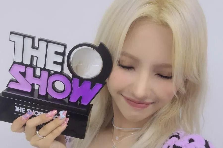 (G) Jeon Soyeon d'I-DLE remporte la première victoire avec 