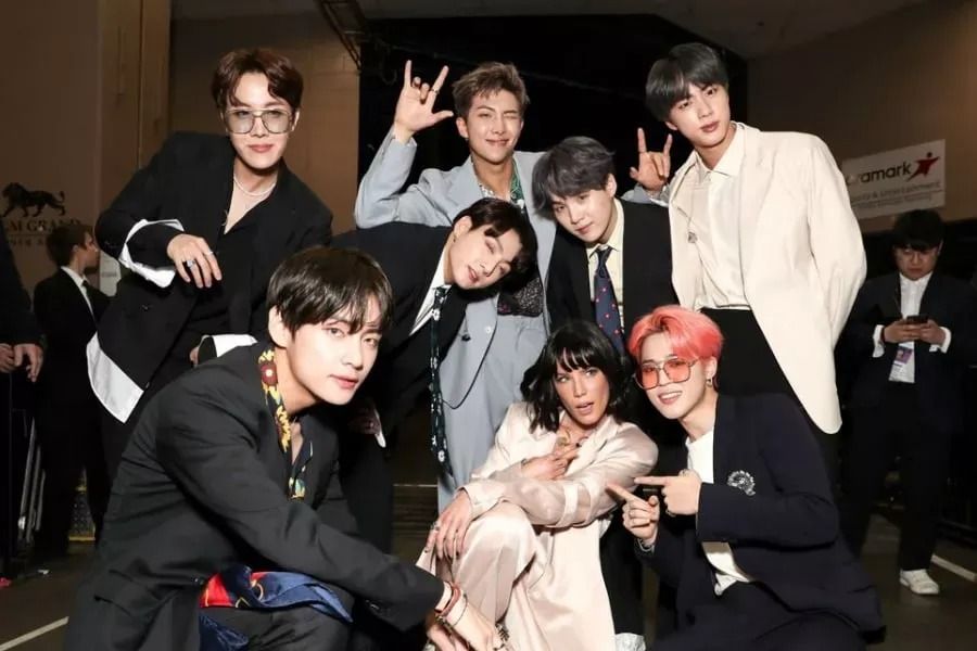 BTS félicite Halsey d'être devenue maman