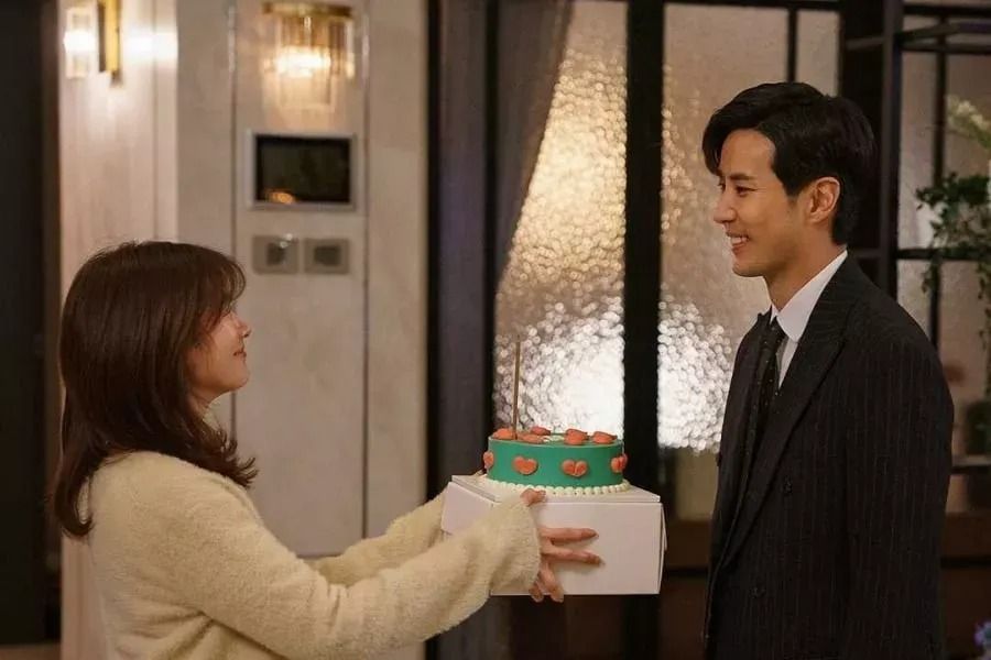 Jung So Min organise une fête d'anniversaire surprise pour Kim Ji Suk dans 