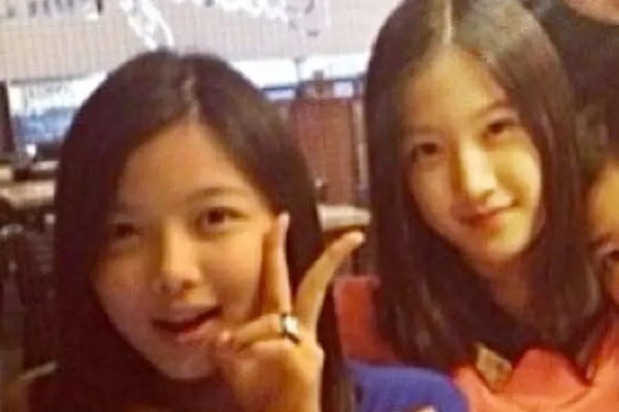 Kim Yoo Jung remercie Moon Ga Young pour sa douce démonstration de soutien sur le tournage de 