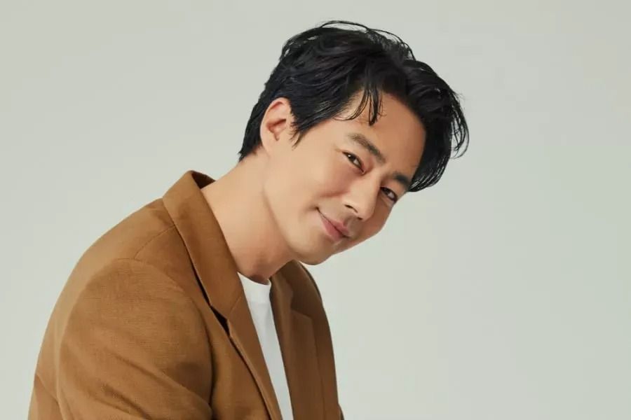 Jo In Sung parle de son nouveau film, pourquoi il n'utilise pas les réseaux sociaux, ses amis Lee Kwang Soo et EXO's DO, et plus