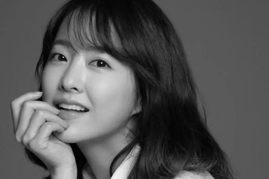 Park Bo Young fait don de 100 000 masques faciaux aux pompiers