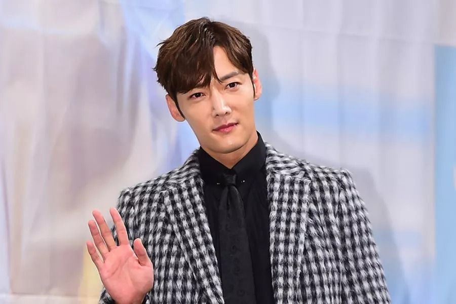 Choi Jin Hyuk arrête toutes ses activités et se retire de « My Little Old Boy » après avoir enfreint les réglementations COVID-19