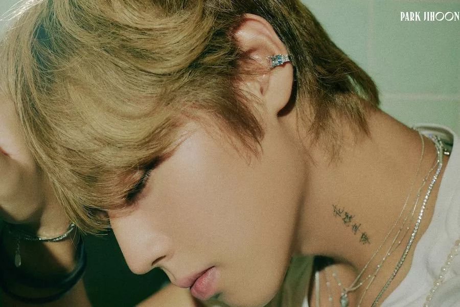 Park Ji Hoon annonce son retour avec la première image teaser de 