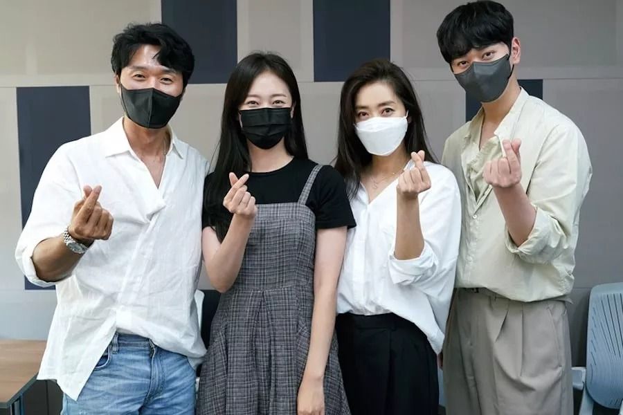 Jun So Min, Chansung de 14 heures, Song Yoon Ah et Lee Sung Jae assistent à la lecture du scénario de leur nouveau drame