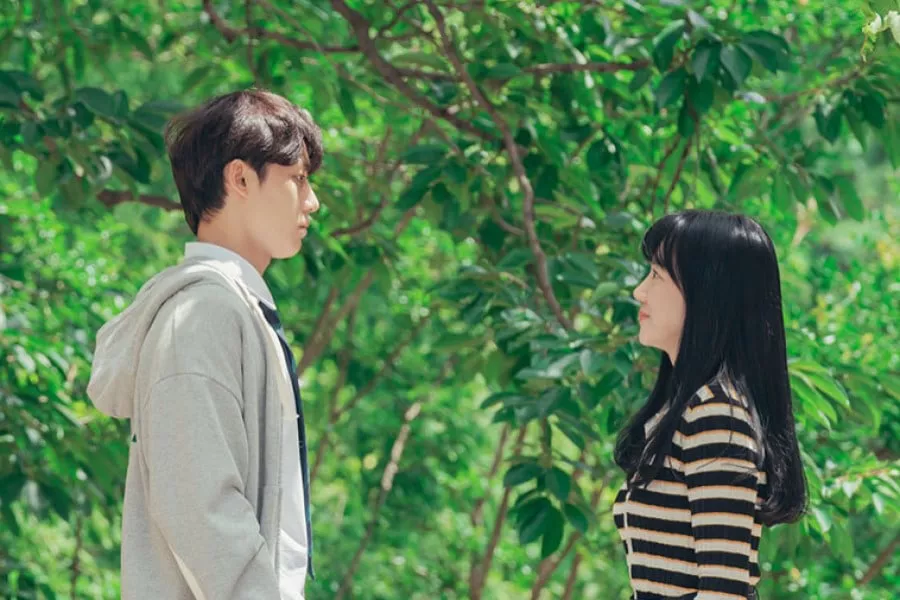 Lee Do Hyun et Im Soo Jung se regardent dans les yeux et se connectent à un niveau émotionnel dans le prochain drame 