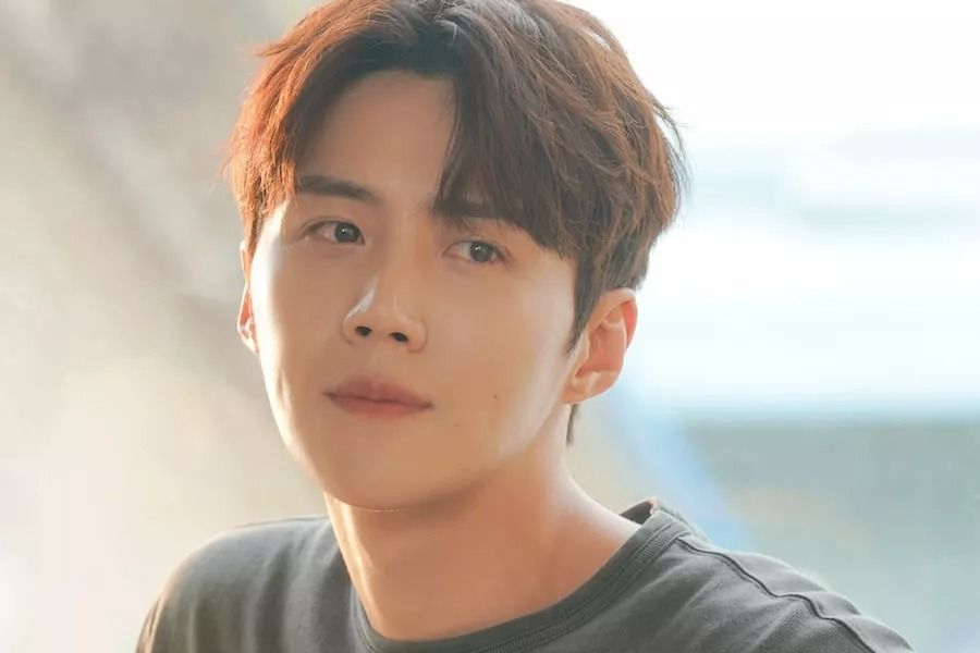 Dispatch révèle des détails sur la relation de Kim Seon Ho et de son ex-petite amie