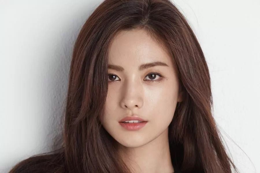 Nana d'After School renouvelle son contrat avec PLEDIS pour la troisième fois