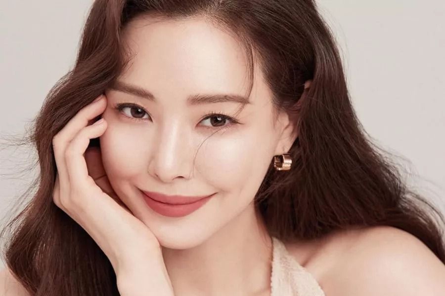 Honey Lee annonce le mariage avec son petit-ami non-célébrité