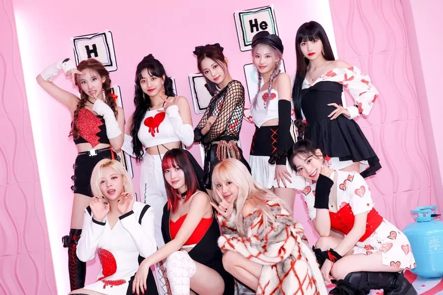 TWICE revient au top 40 du Billboard 200 avec 