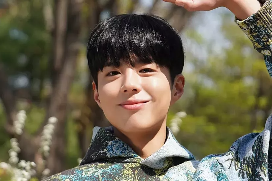 Park Bo Gum obtient une licence de barbier dans le service militaire