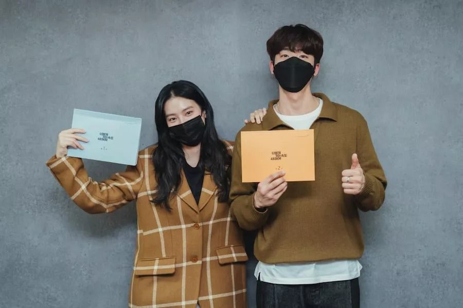 Le nouveau drame sportif de Park Ju Hyun et Chae Jong Hyeop partage des photos de lecture de scénario