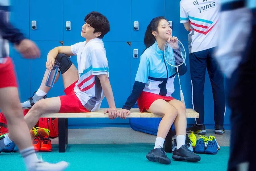 Chae Jong Hyeop et Park Ju Hyun sont dans leur propre monde sur l'affiche du prochain drame sportif romantique