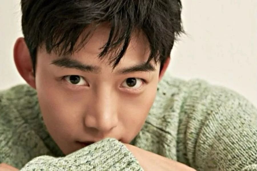 Taecyeon de 2PM parle de son nouveau drame avec Jung Eun Ji d'Apink, laissant ses parents contrôler ses finances, et plus encore