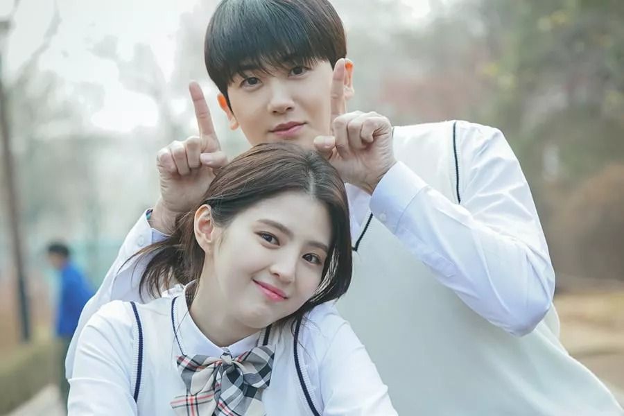 Park Hyung Sik et Han So Hee montrent une douce chimie en tant qu'élèves du secondaire sur 