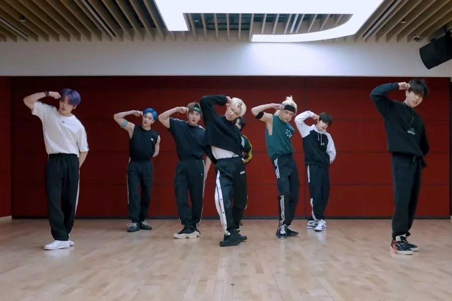 Stray Kids révèle une vidéo d'entraînement pour 