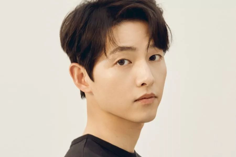 Song Joong Ki parle de son premier projet d'acteur et se souvient d'un moment inoubliable du tournage de 