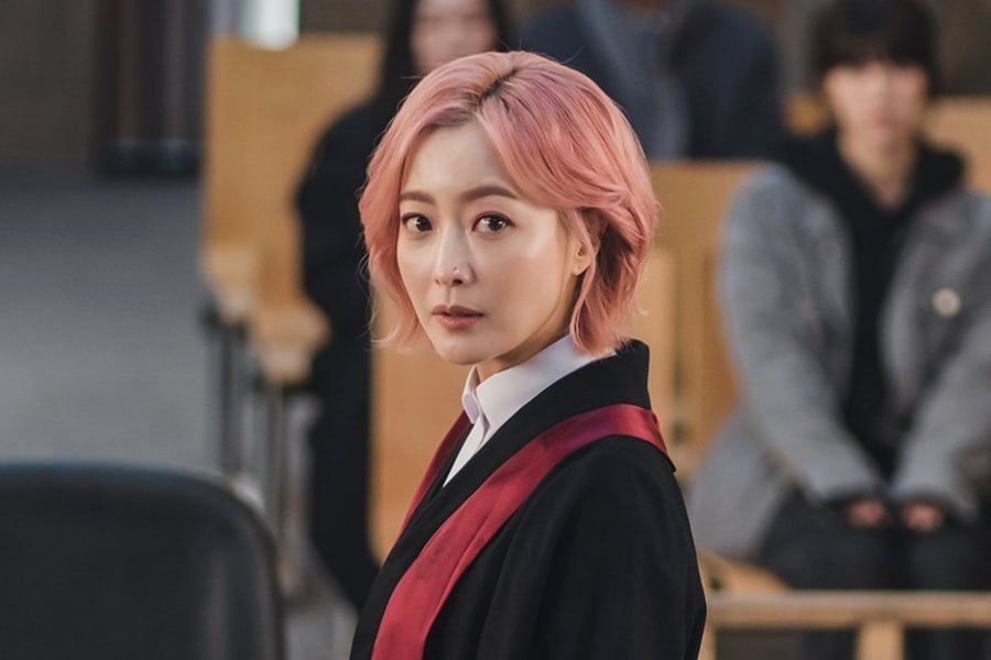 Kim Hee Sun se transforme en procureur pour protéger une victime d'agression sexuelle dans 