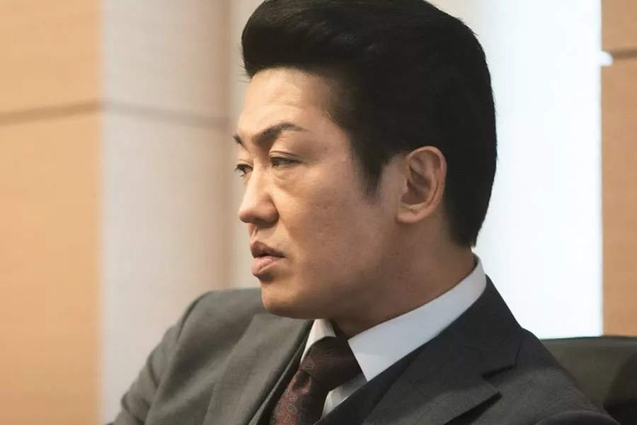 Heo Sung Tae est un procureur corrompu qui doit continuer à affronter Kang Ha Neul dans le nouveau drame à suspense 