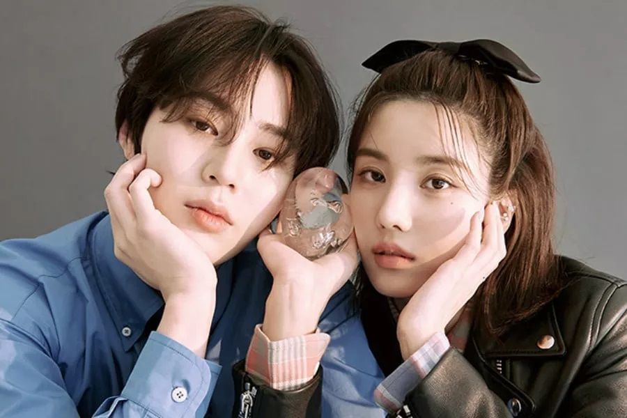 Ha Sung Woon et Kwon Eun Bi partagent leurs réflexions sur leurs débuts dans une comédie musicale ensemble, leur expérience de co-vedette, etc.