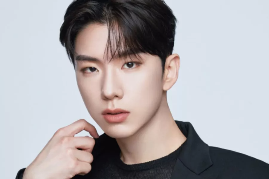 Kihyun de MONSTA X partage ses réflexions sur son surnom, étant un modèle pour les jeunes idoles, et plus encore