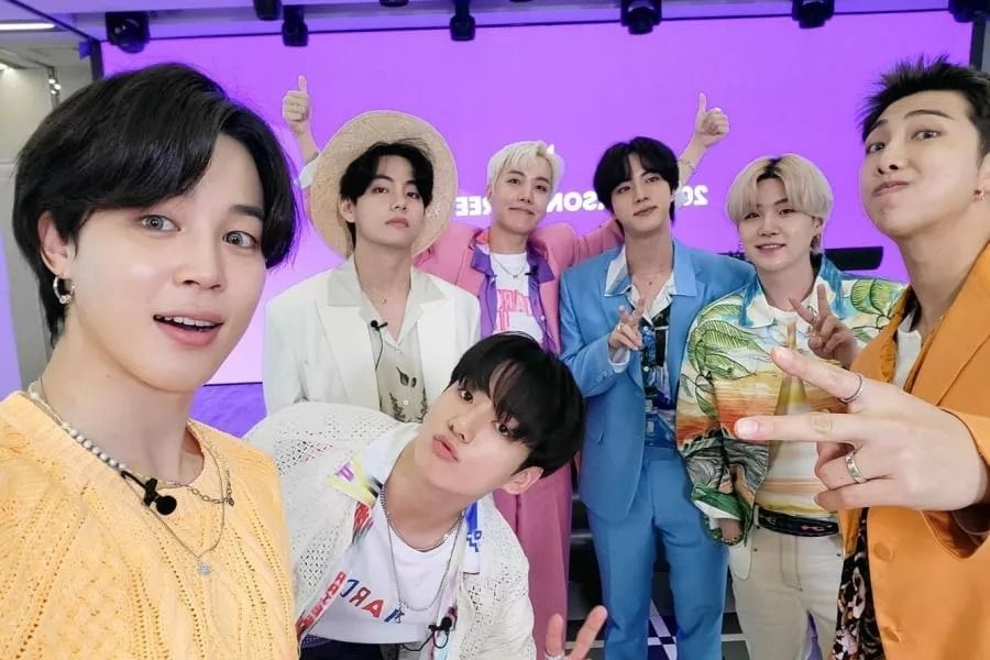 BTS se souvient de son année incroyable en partageant une adorable 